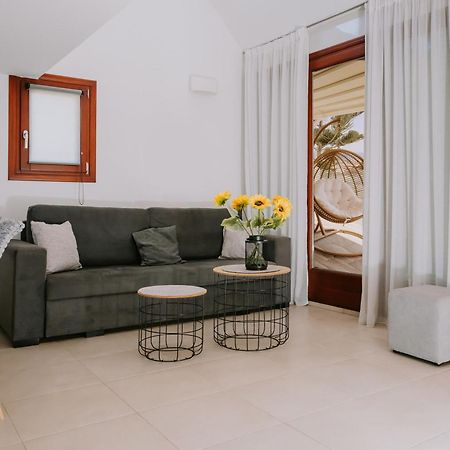 Sun Stories Suites Вотон Экстерьер фото