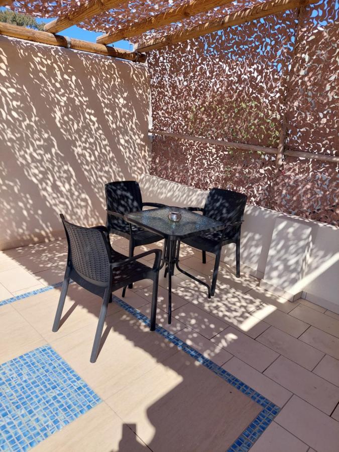 Sun Stories Suites Вотон Экстерьер фото