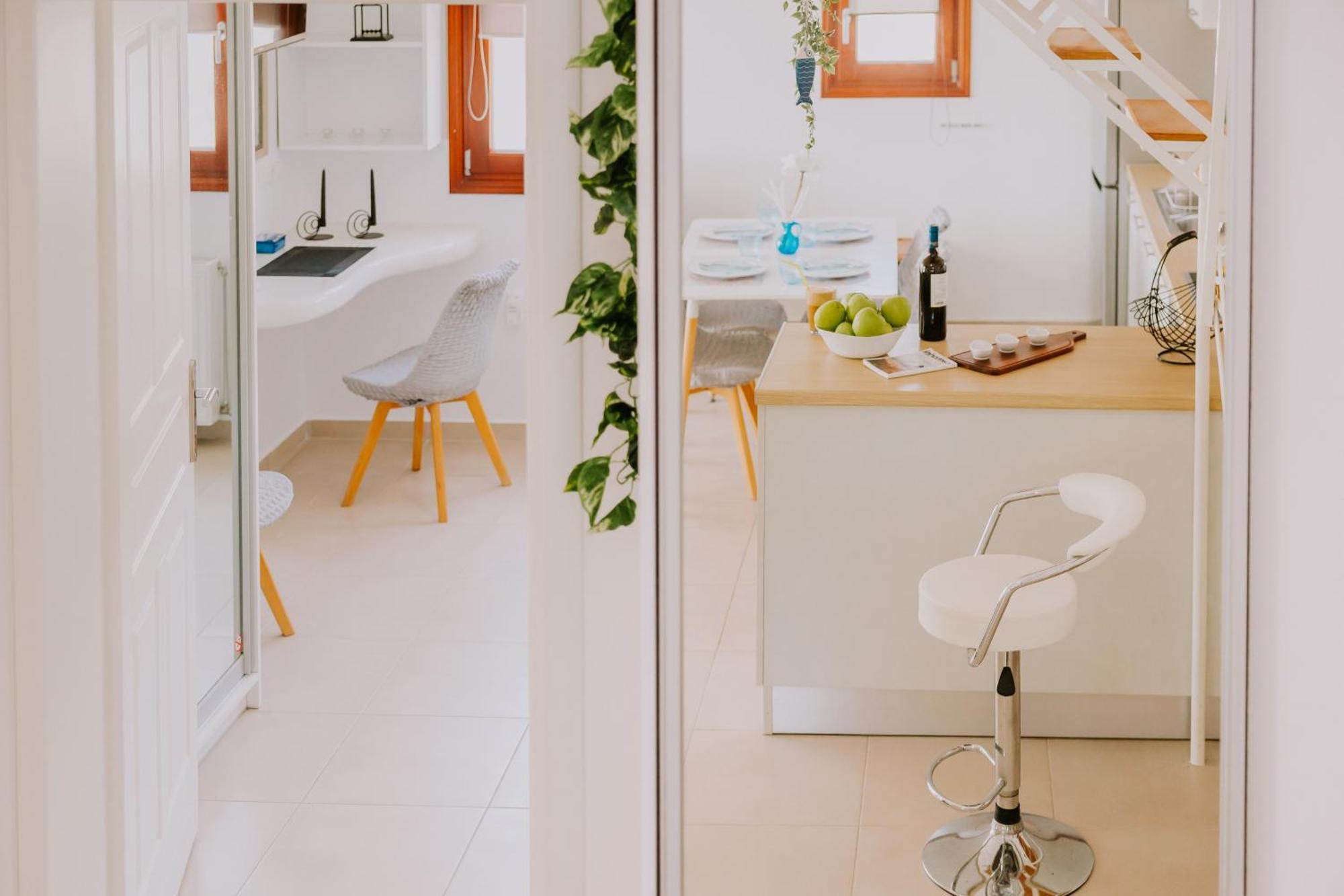 Sun Stories Suites Вотон Экстерьер фото