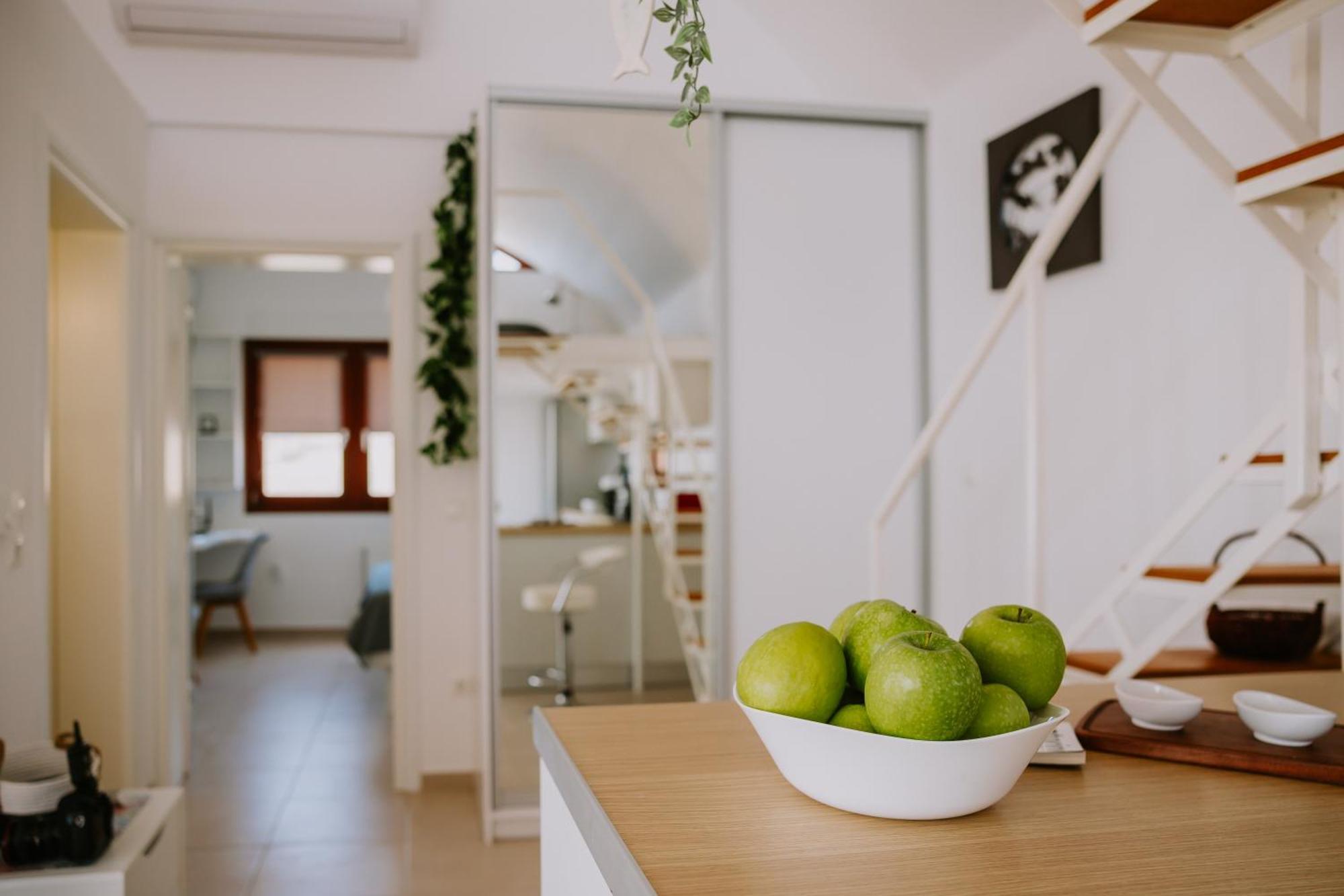 Sun Stories Suites Вотон Экстерьер фото