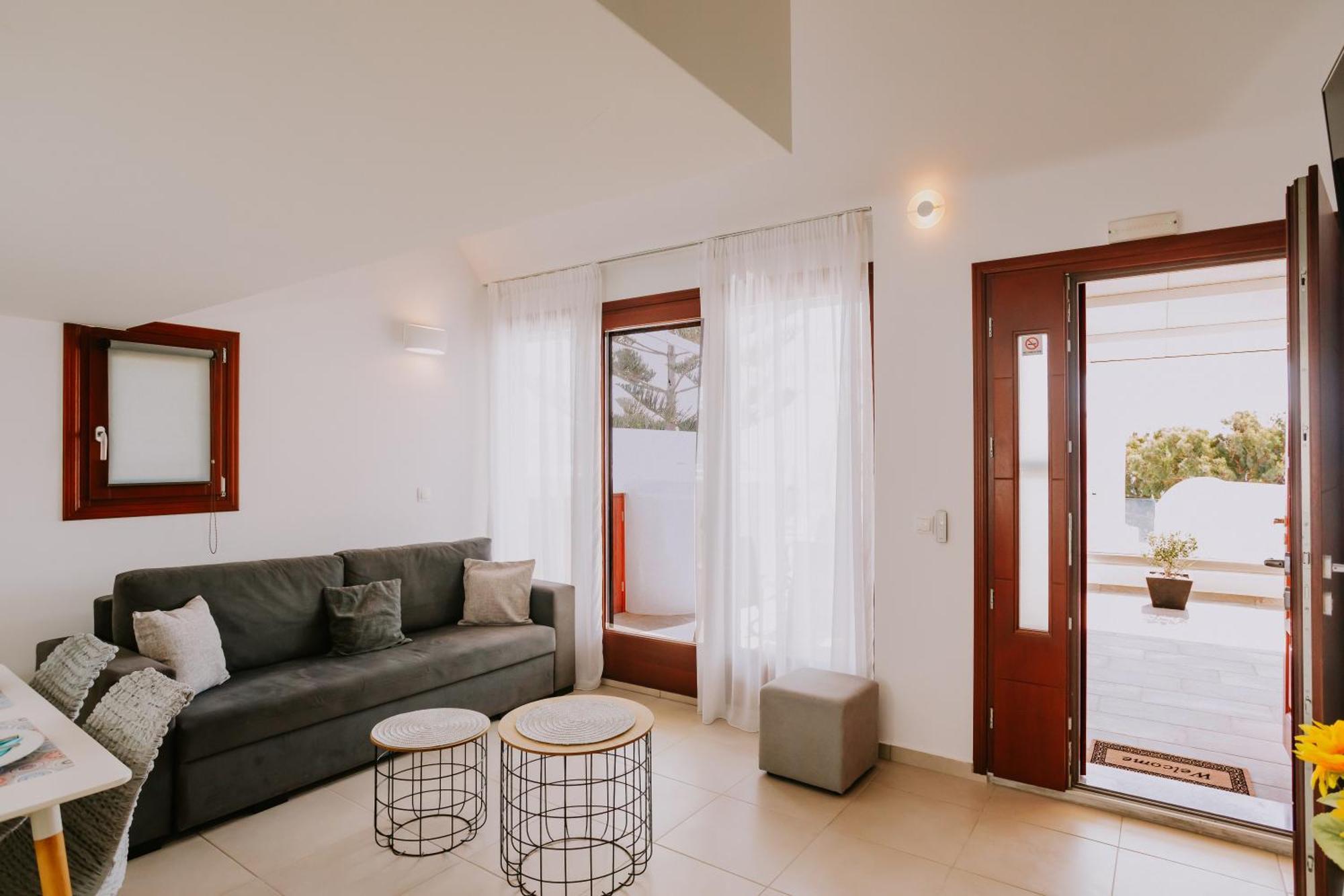 Sun Stories Suites Вотон Экстерьер фото