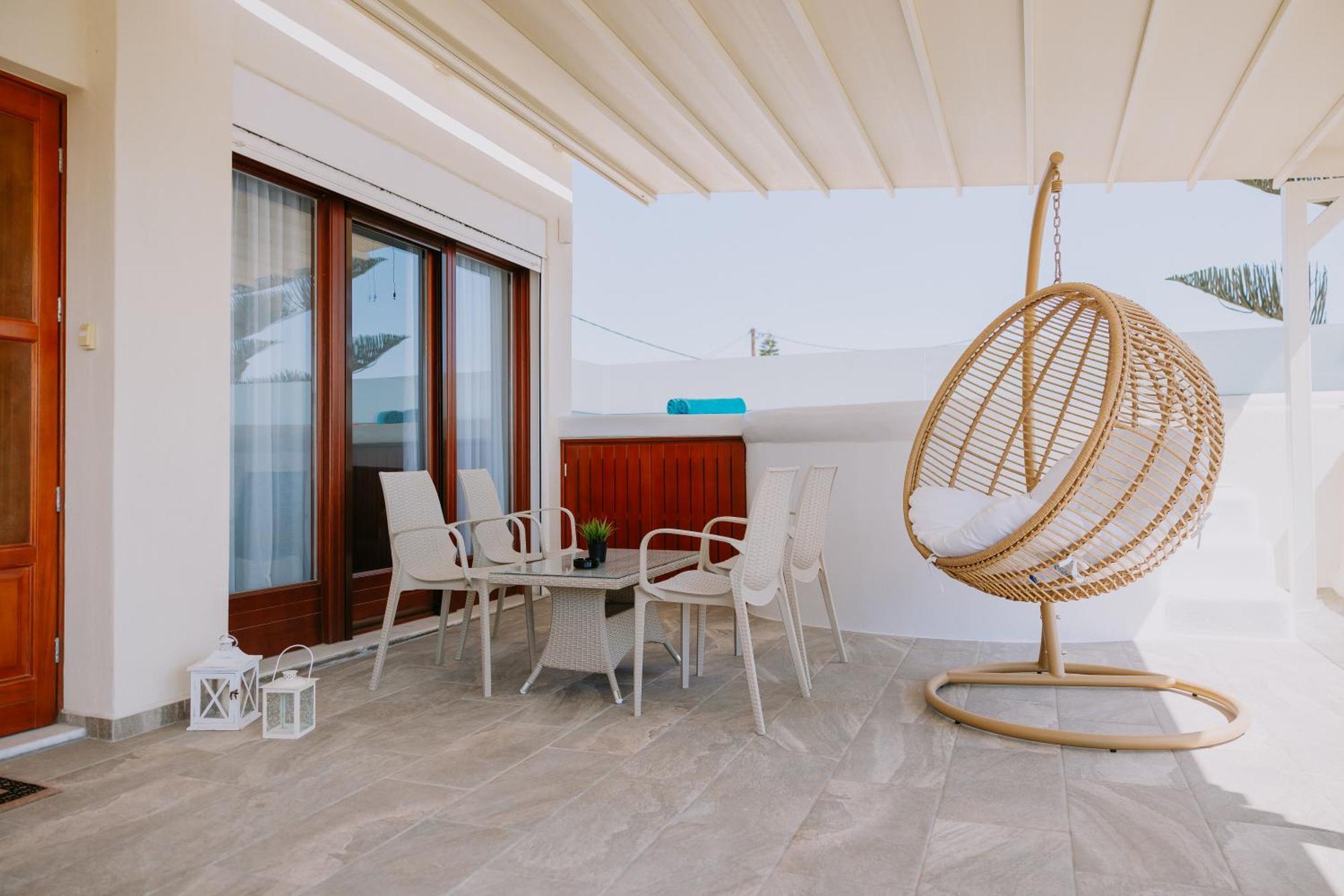 Sun Stories Suites Вотон Экстерьер фото