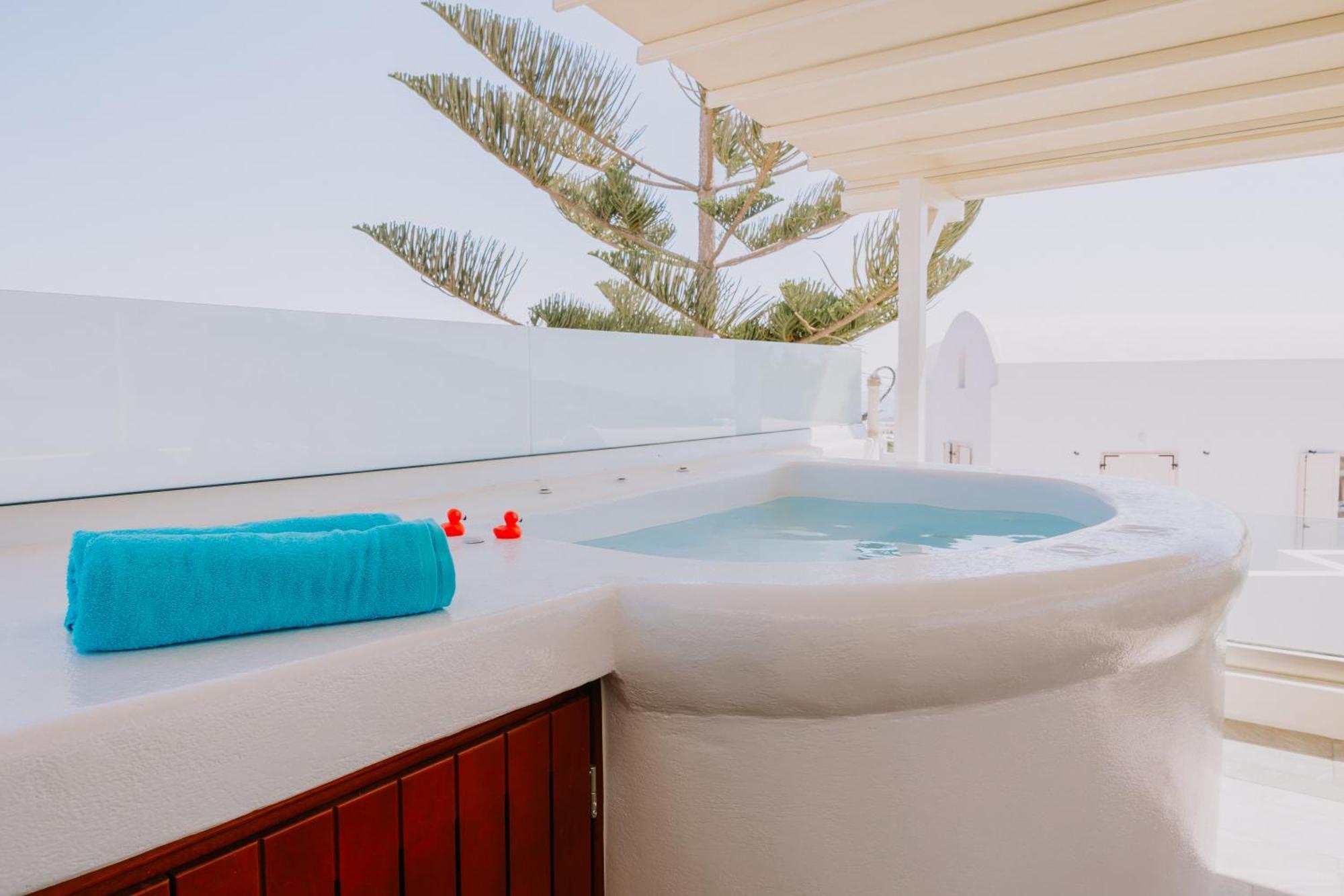 Sun Stories Suites Вотон Экстерьер фото