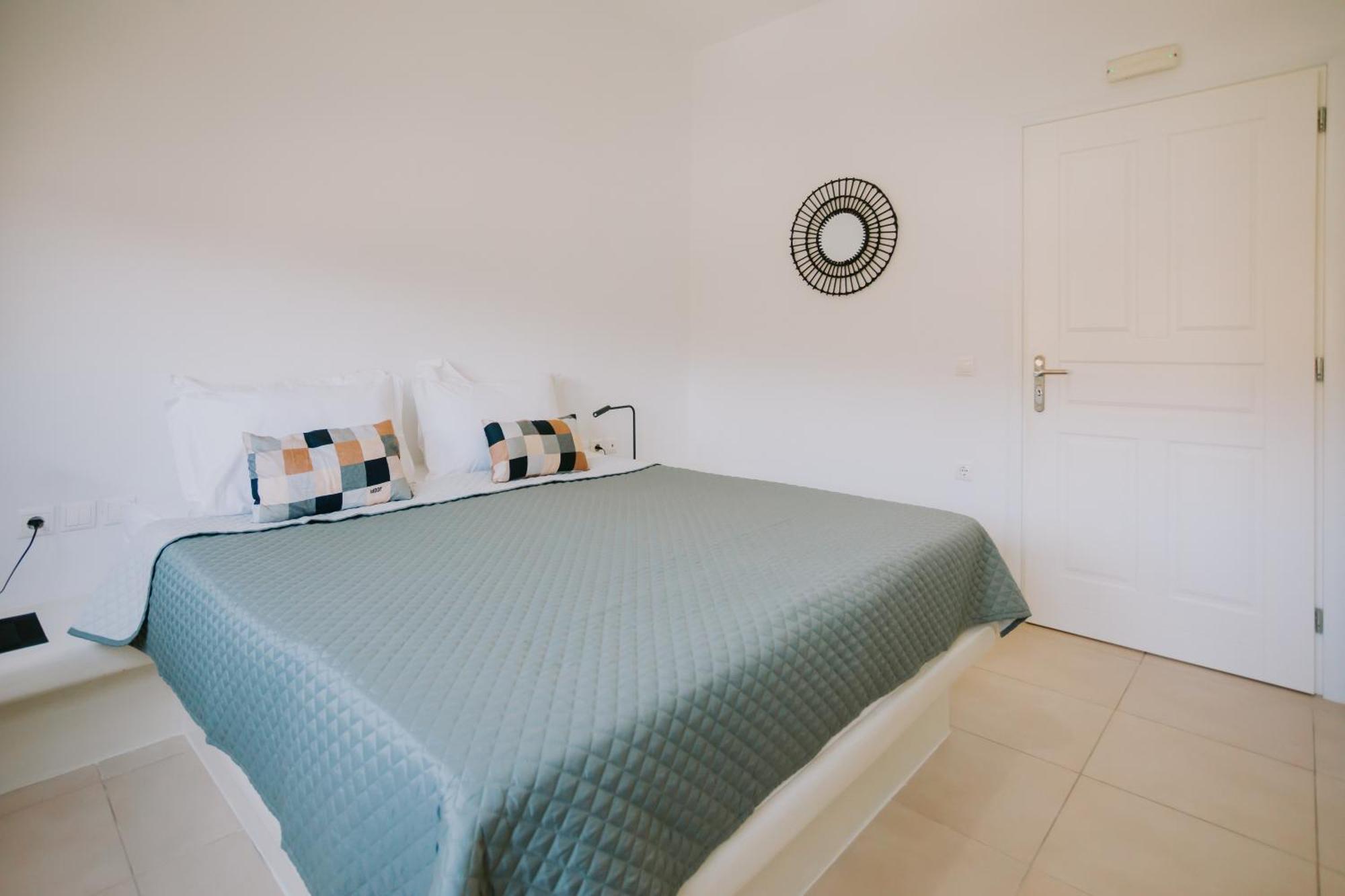 Sun Stories Suites Вотон Экстерьер фото