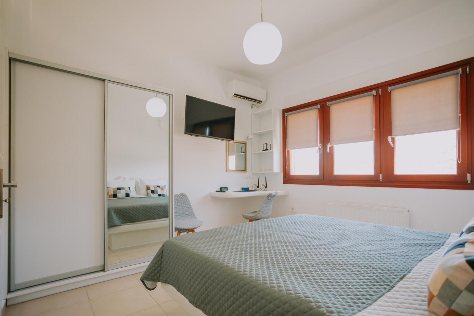 Sun Stories Suites Вотон Экстерьер фото