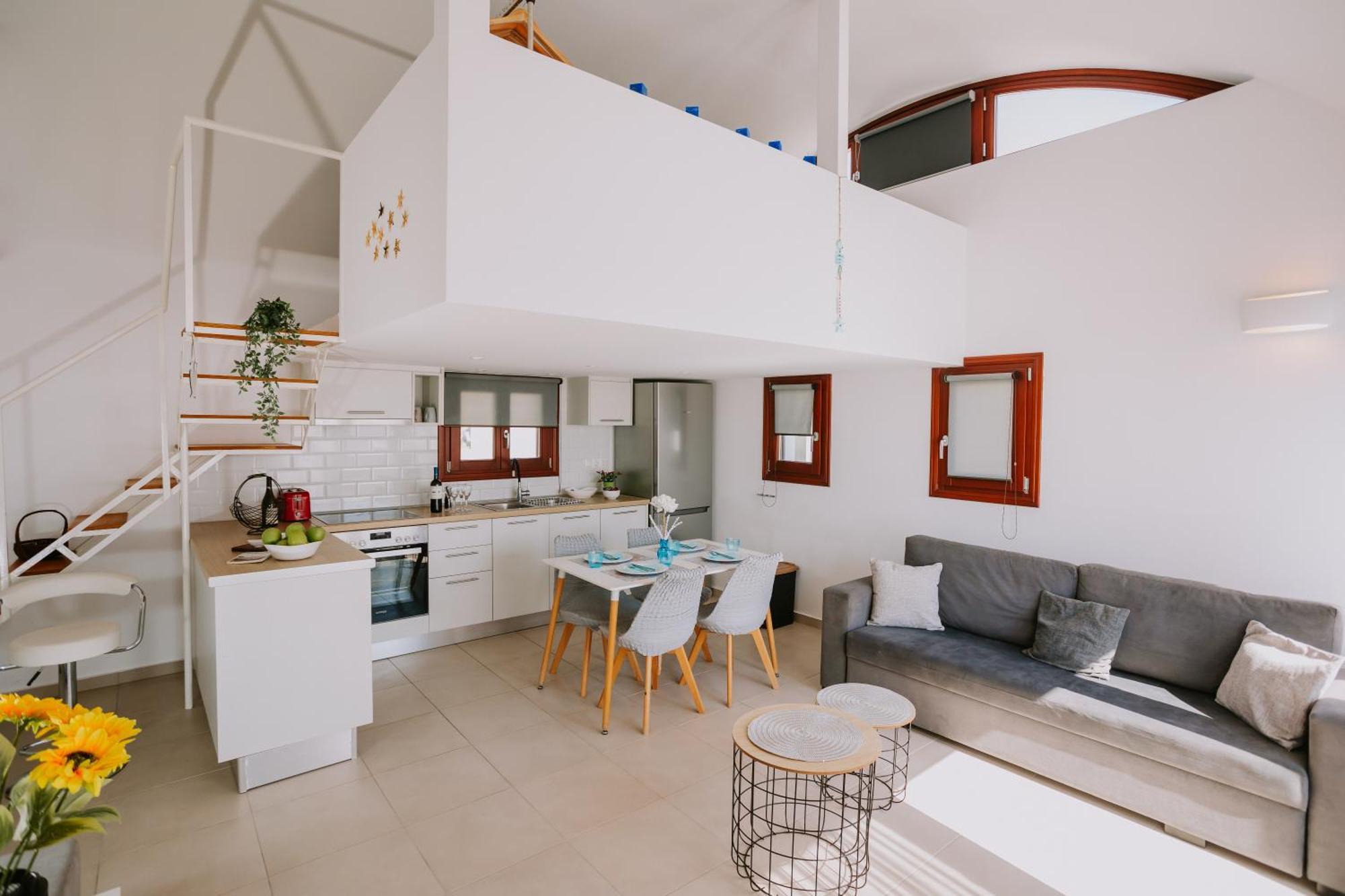 Sun Stories Suites Вотон Экстерьер фото