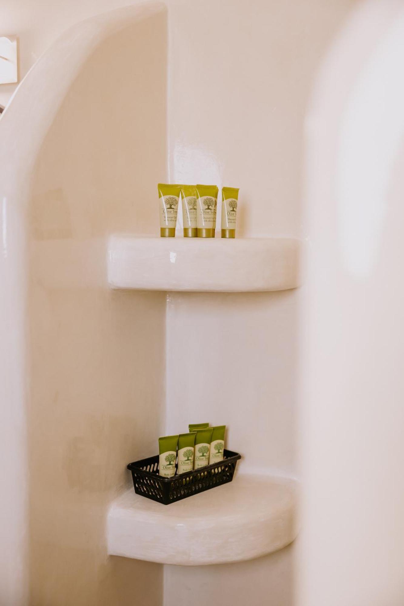 Sun Stories Suites Вотон Экстерьер фото