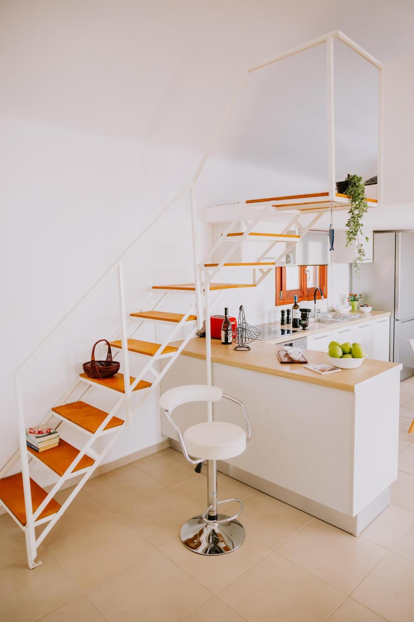 Sun Stories Suites Вотон Экстерьер фото