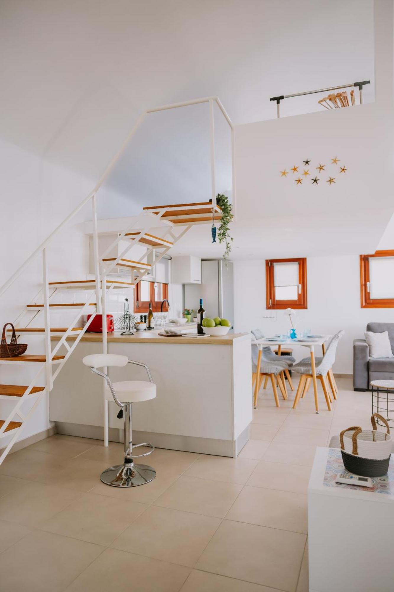 Sun Stories Suites Вотон Экстерьер фото
