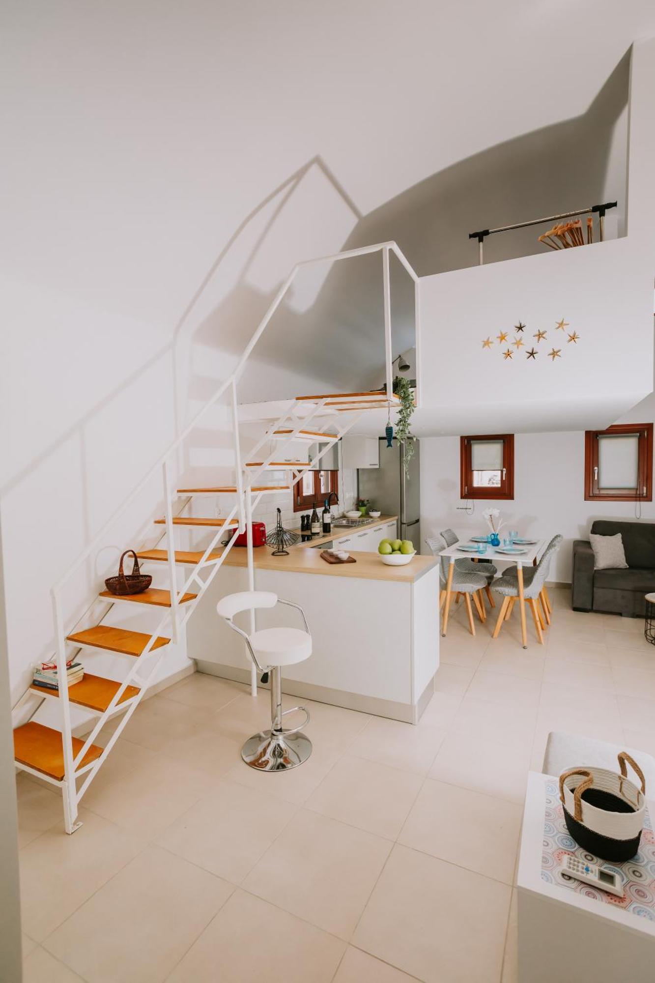 Sun Stories Suites Вотон Экстерьер фото